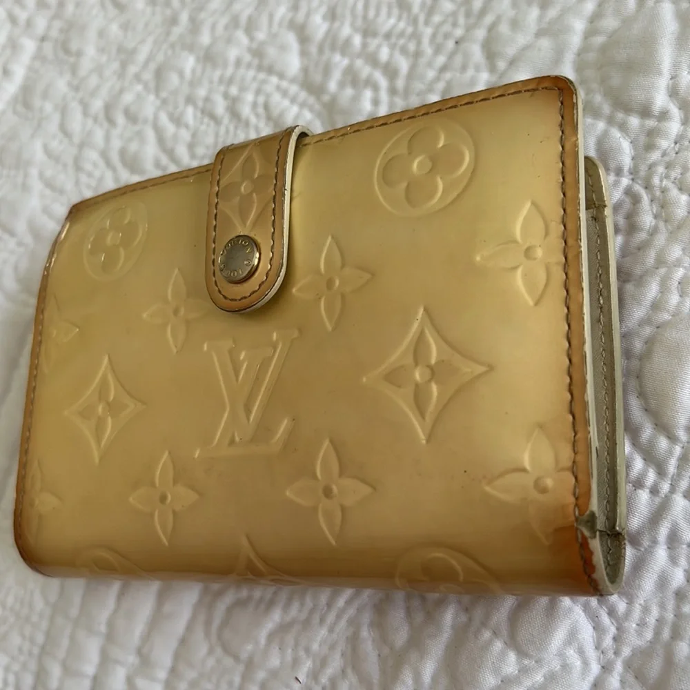 Louis Vuitton Authentic Vernis Kisslock Wallet - Picture 15 of 15